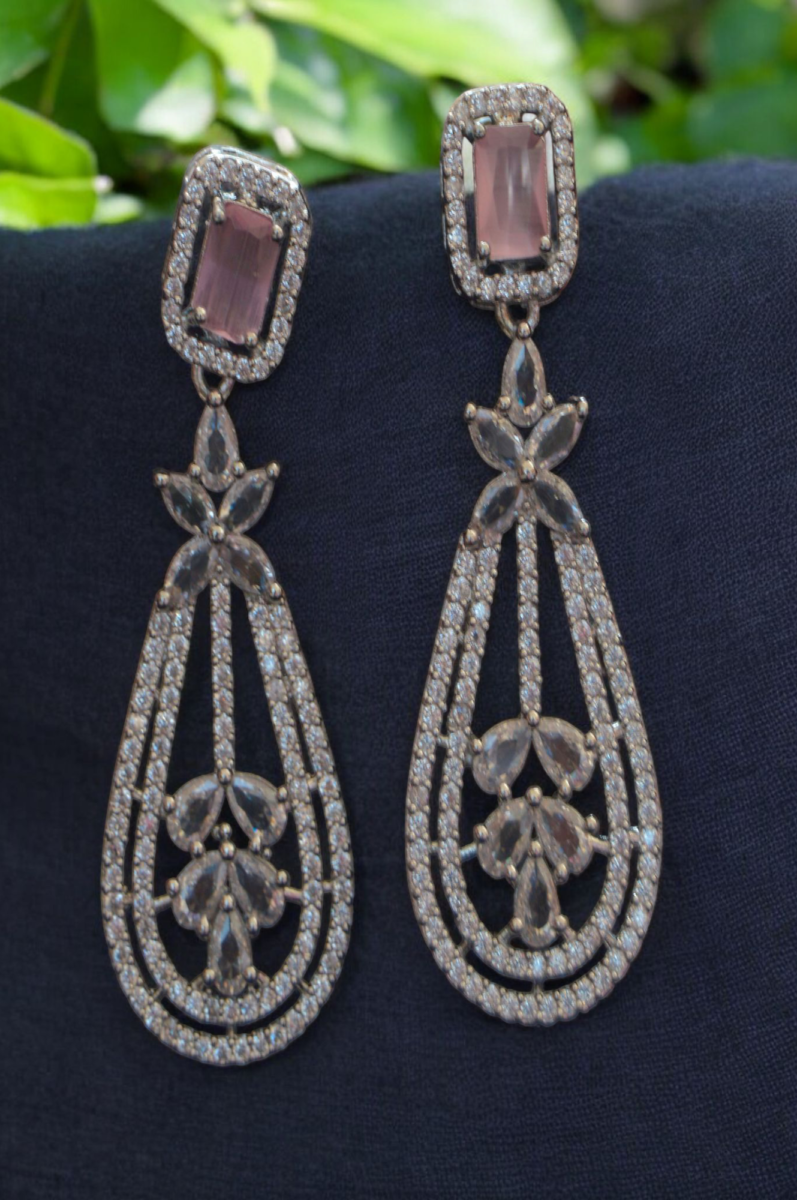 Ellnora’s Beautiful Stunning Long Earring for all Occasions.