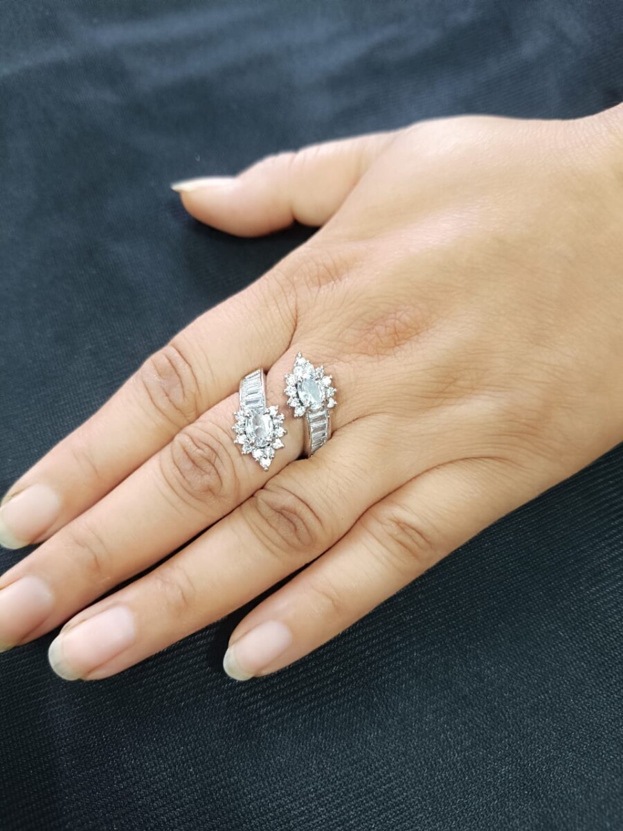 “Modern Women’s Silver-Plated Ring with Round Crystal & Baguette Stone Design”