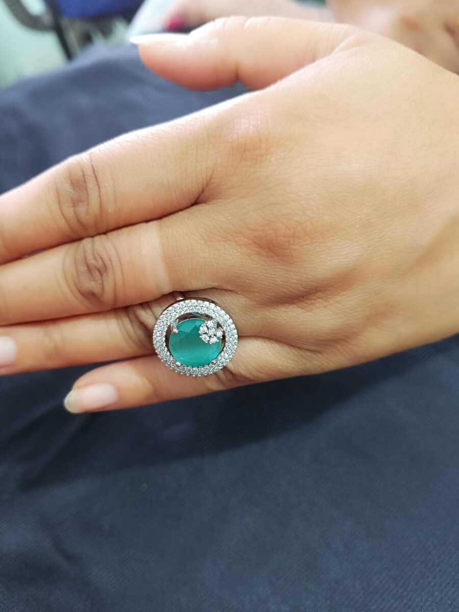 “Elegant Women’s Silver-Plated Ring with Aqua-Blue Gemstone & Crystal Halo Design”